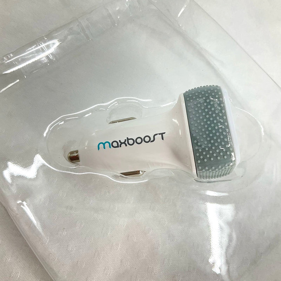 maxboost Dual-Port Universal USB Car Charger, white & gray - Picture 2 of 5